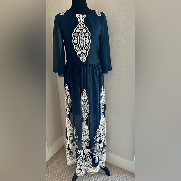 Alice & Olivia Aquinnah Lace Detail Maxi Dress size 2 - Picture 7 of 9